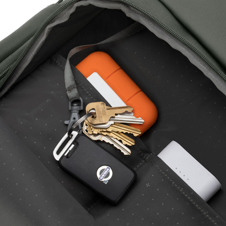 INCASE A.R.C. Commuter 16" Pack With ReSpun Recycled - GRAY